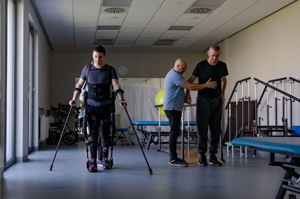 Rehabilitacja z użyciem egzoszkieletu (2) Rehabilitacja z użyciem egzoszkieletu